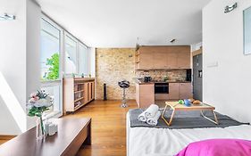 Markowska Studio - Stadion, Shops, Trams Nearby - By Rentujemy